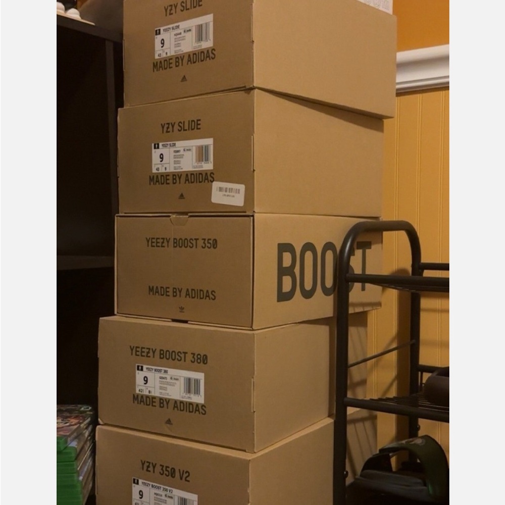 Lot Of 5 Yeezy Boxes 3 Size 9 Shoes 1 Size 9 Slides And 1 Size 8 1/2 Shoes(PIC)